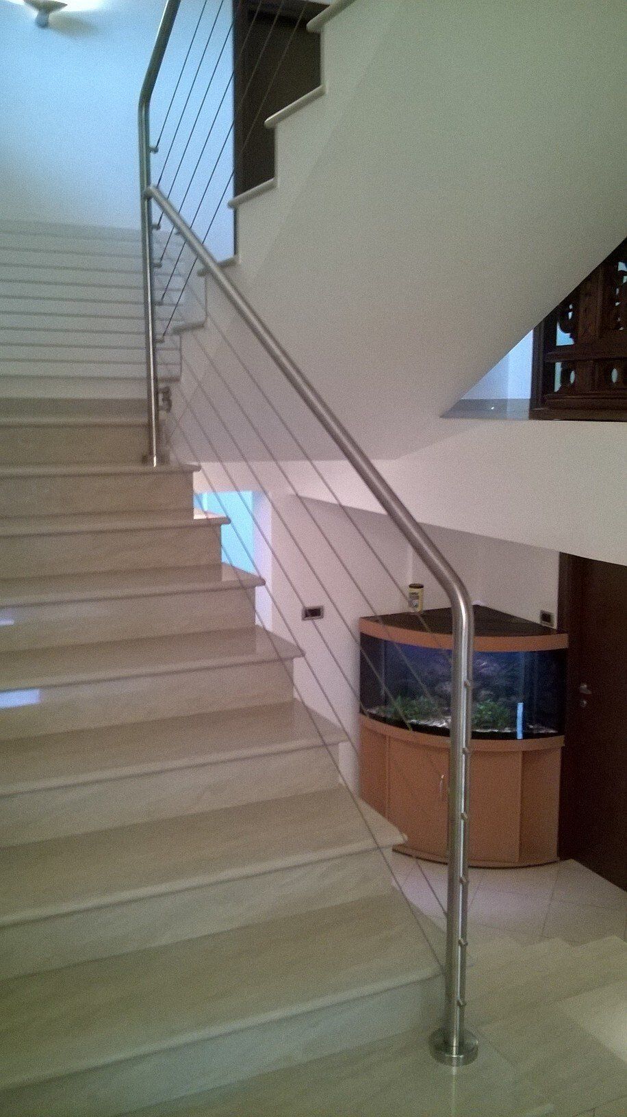 corrimano con aqcuario