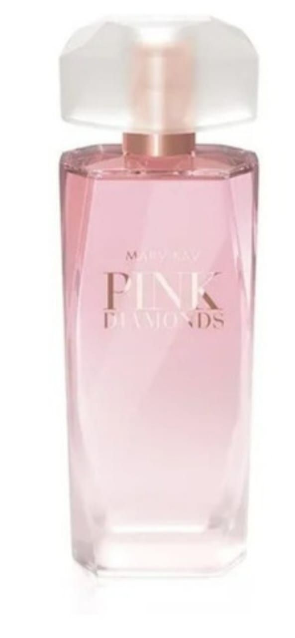 Botella de perfume rosa con tapa transparente, la etiqueta dice 