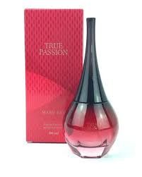 Frasco de perfume y caja roja Mary Kay True Passion.