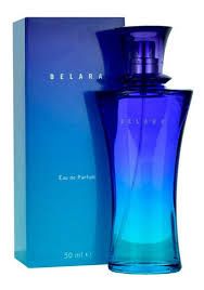 Botella de Belara Eau de Parfum y su caja azul, efecto ombré, 50 ml.