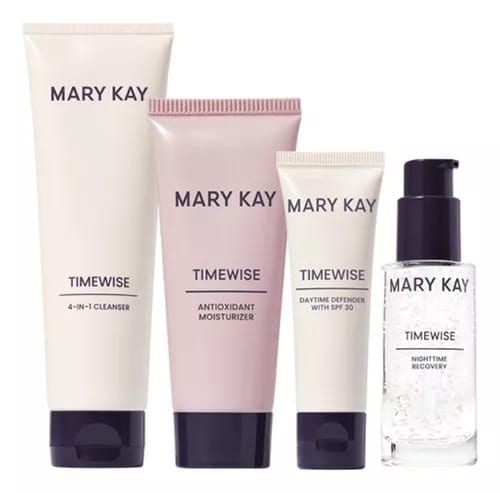 Set de cuidado de la piel Mary Kay TimeWise: limpiador, humectante, protector diurno y productos de recuperación nocturnos.