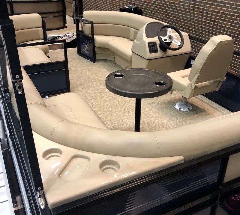 Round Boat Table — St. Anthony, IN — Tri Plastics