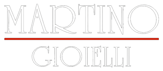 Logo per Martino Gioielli con il nome del marchio in caratteri bianchi con grazie, separati da una sottile linea orizzontale marrone.