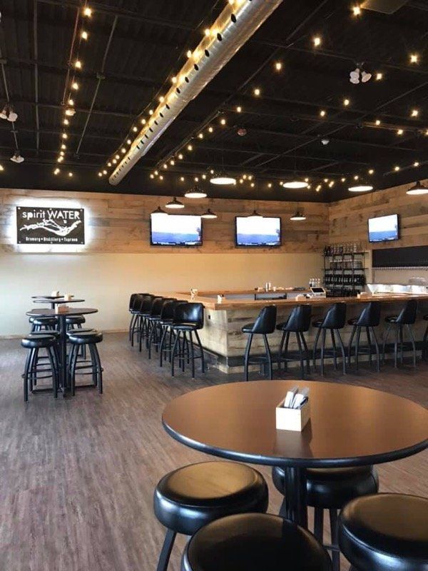 Reclaimed wood for restuarants