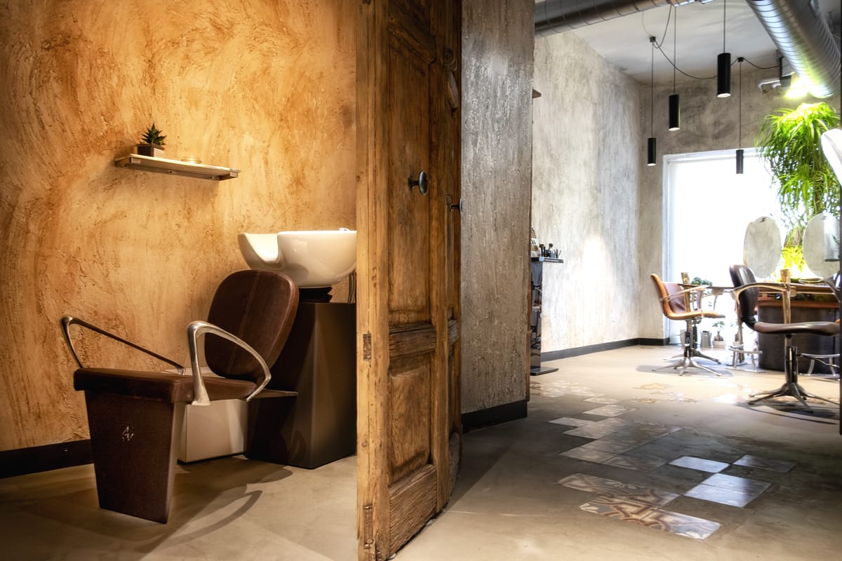 interno negozio parrucchiere