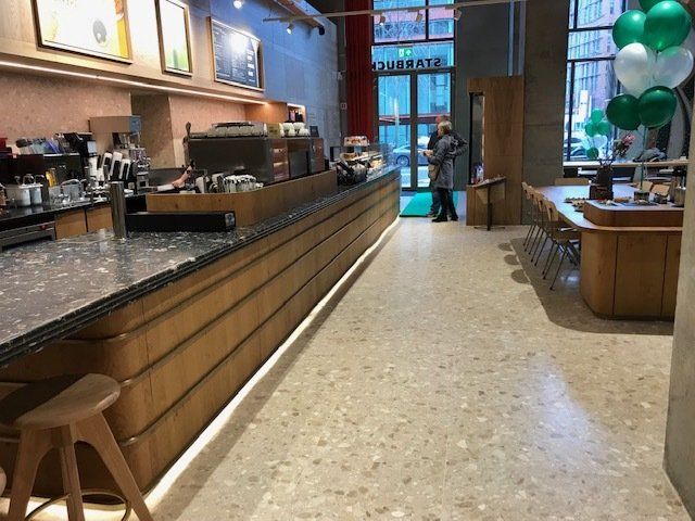 Starbucks Gustav Mahlerlaan 841A