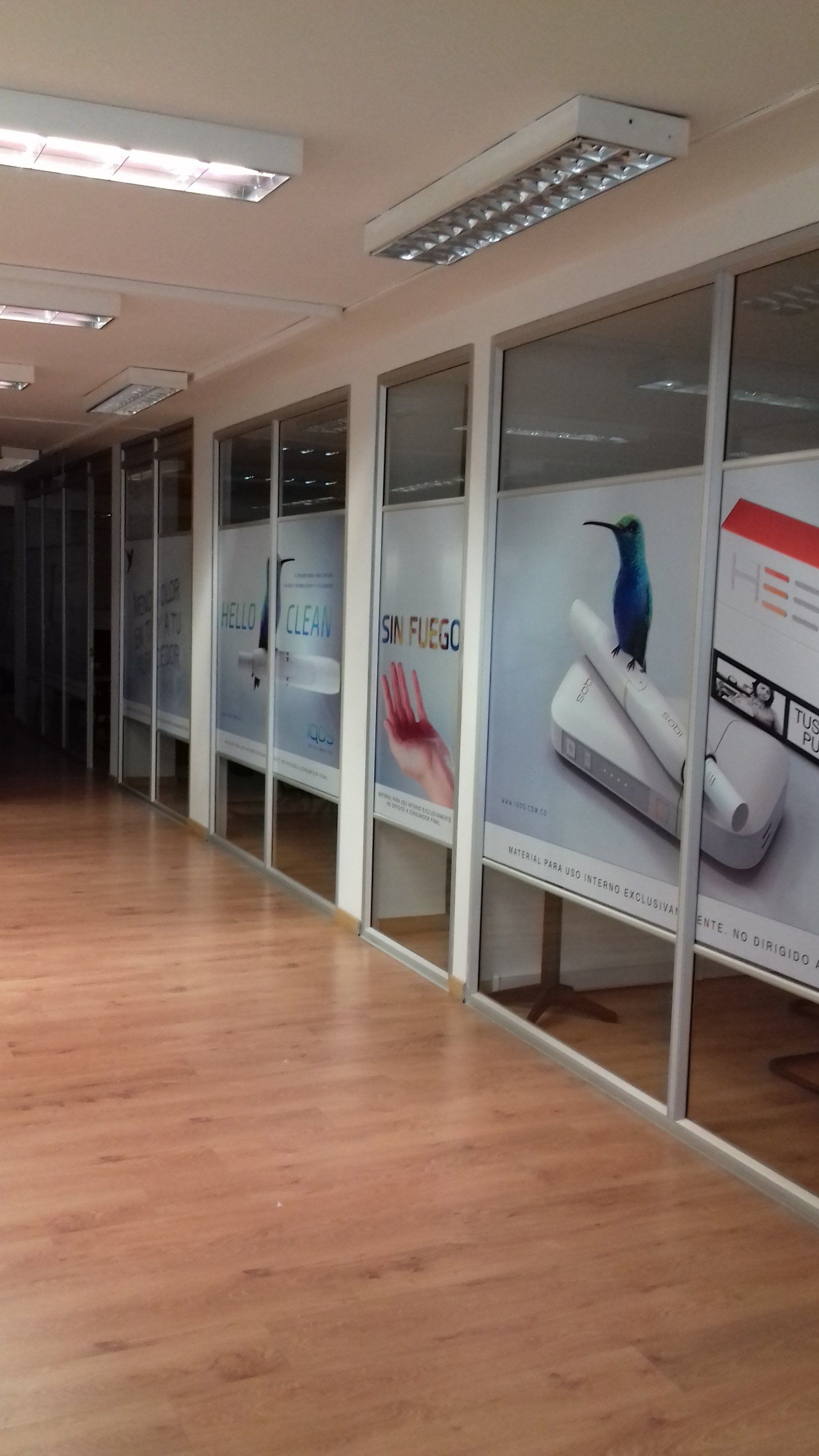 Alumicol Ltda. puertas de aluminio y vidrio con vinilo