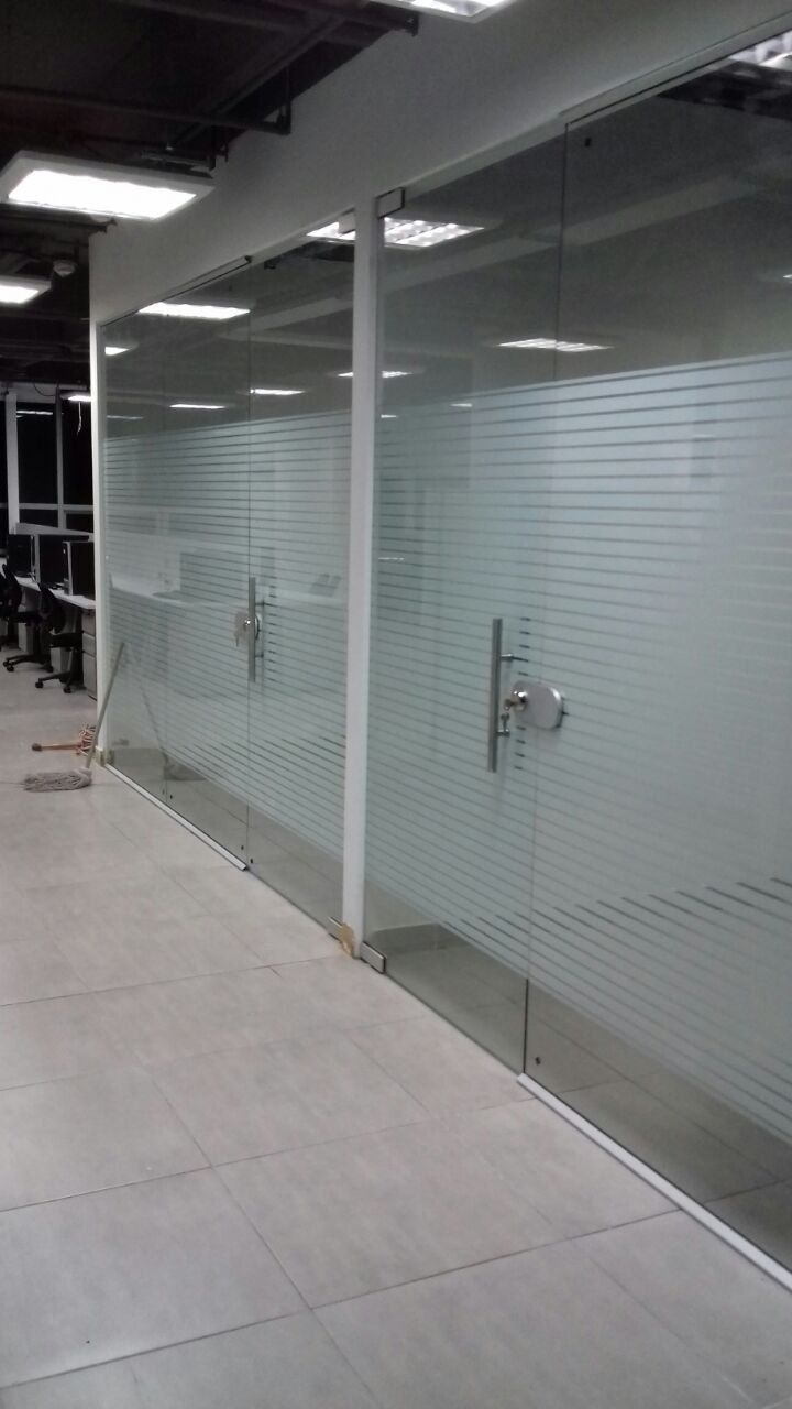 Alumicol Ltda. puertas en vidrio