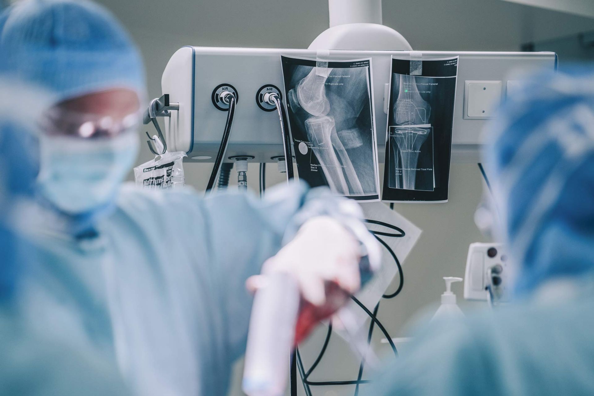 Orthopedic joint surgeons performing minimally invasive knee surgery.