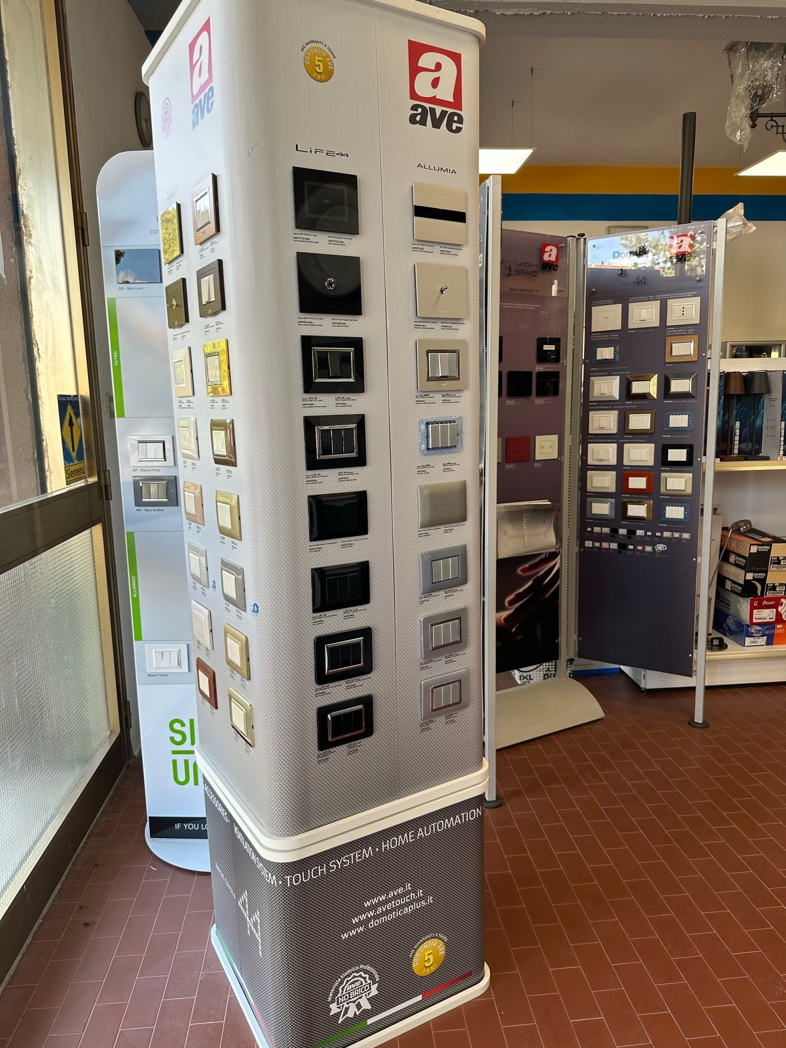 Placche civili per abitazioni ed uffici Ave