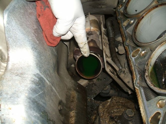 MB SL500 Cylinder Head Image #11