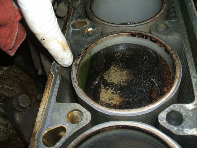 MB SL500 Cylinder Head Image #12