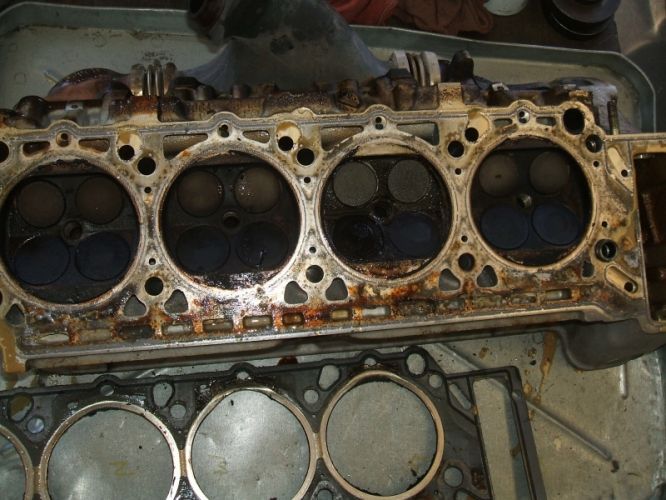 MB SL500 Cylinder Head Image #9