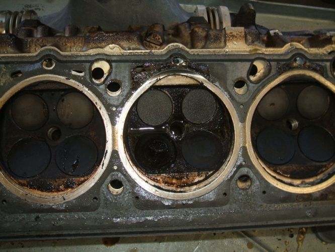 MB SL500 Cylinder Head Image #7