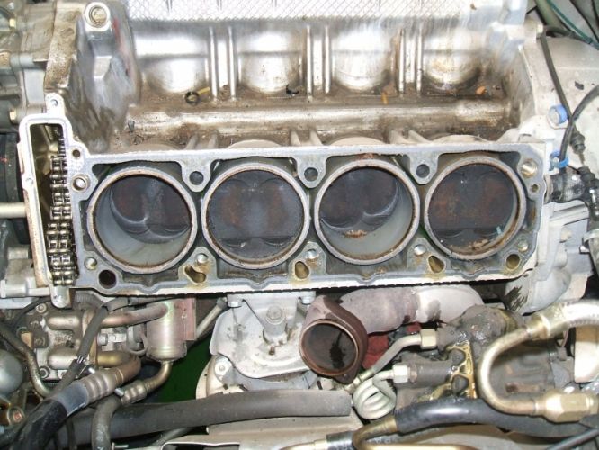 MB SL500 Cylinder Head Image #6