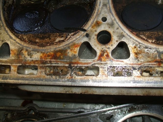 MB SL500 Cylinder Head Image #4