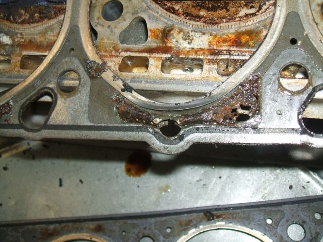 MB SL500 Cylinder Head Image #3