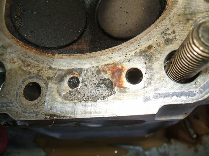 MB SL500 Cylinder Head Image #2