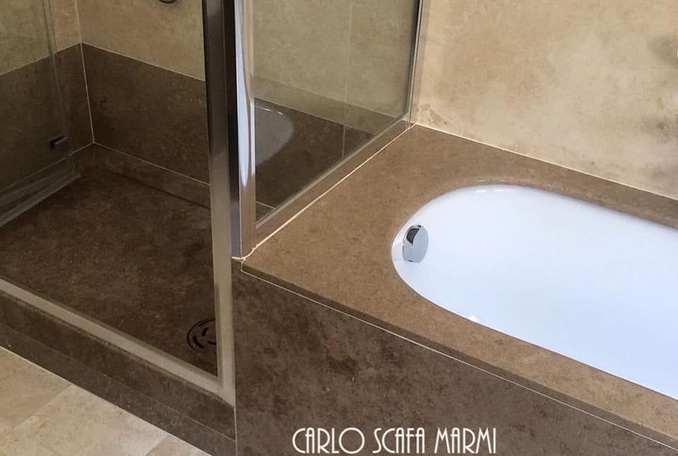 bagno di marmo con Marmi Scafa a Roma