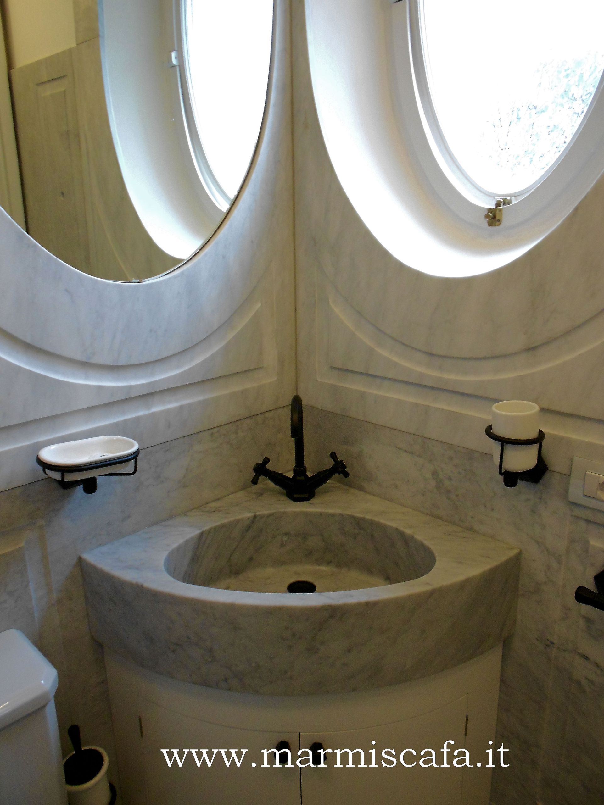 bagno di marmo con Marmi Scafa a Roma