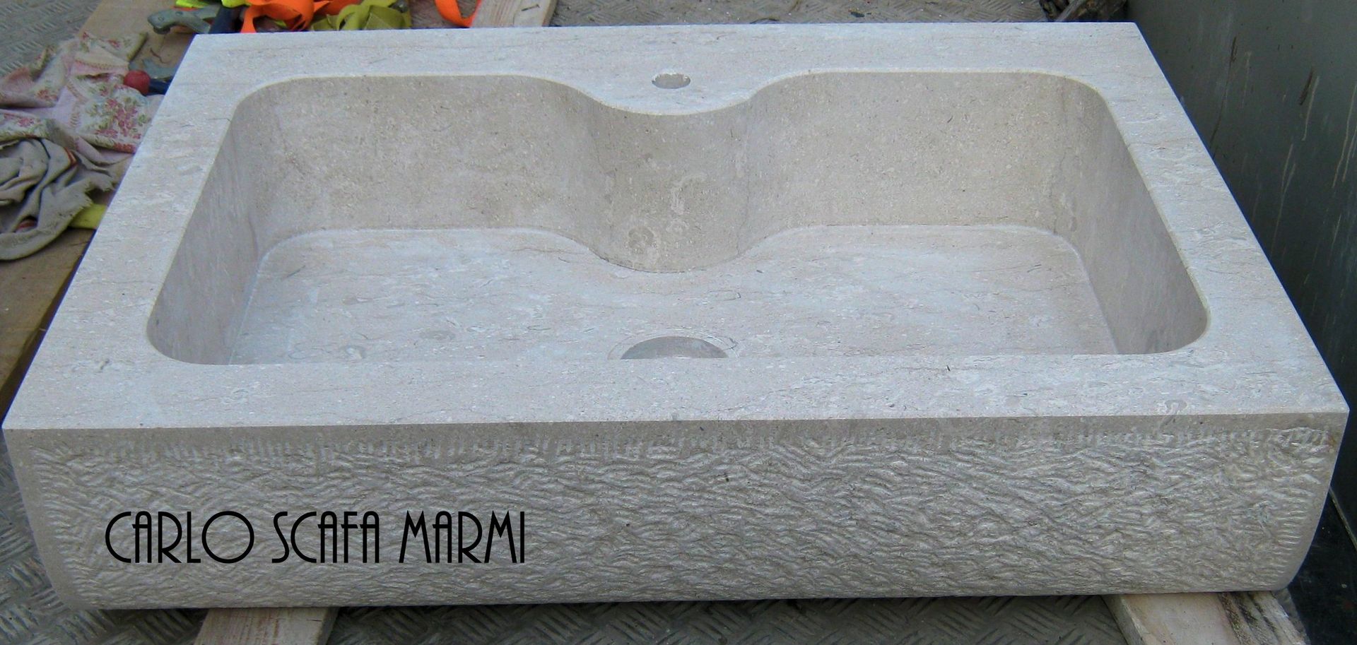 lavandino di marmo con Marmi Scafa a Roma