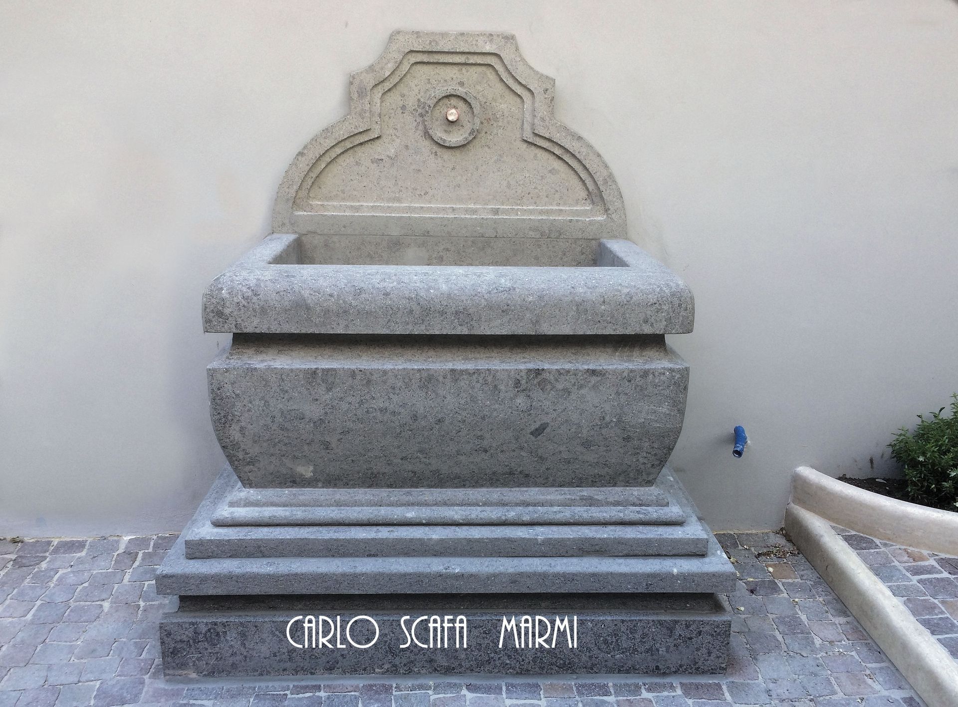 lavandino di marmo con Marmi Scafa a Roma