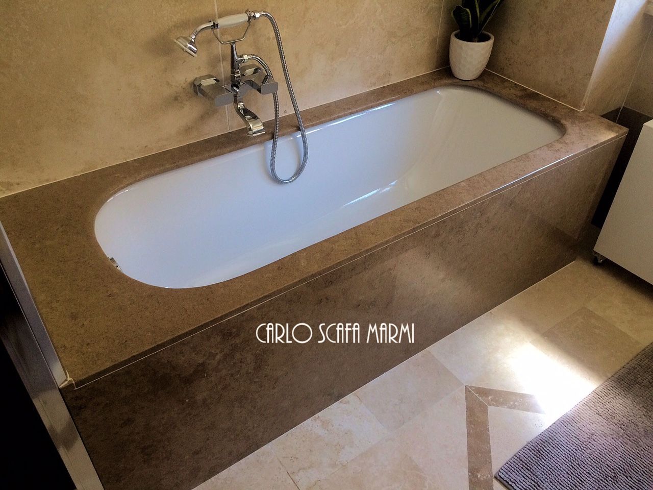vasca di marmo con Marmi Scafa a Roma