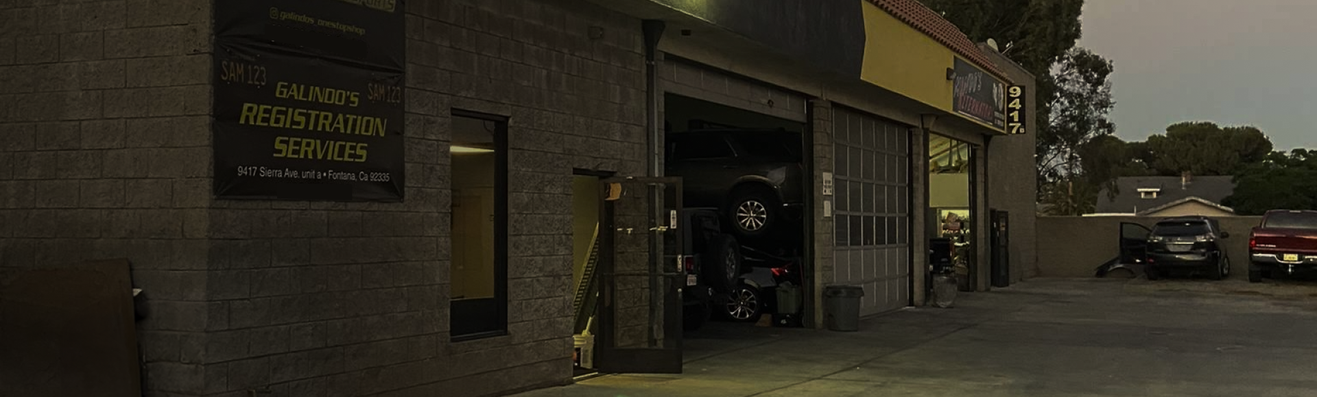 A garage with a lot of cars parked in front of it. | Galindo's Garage