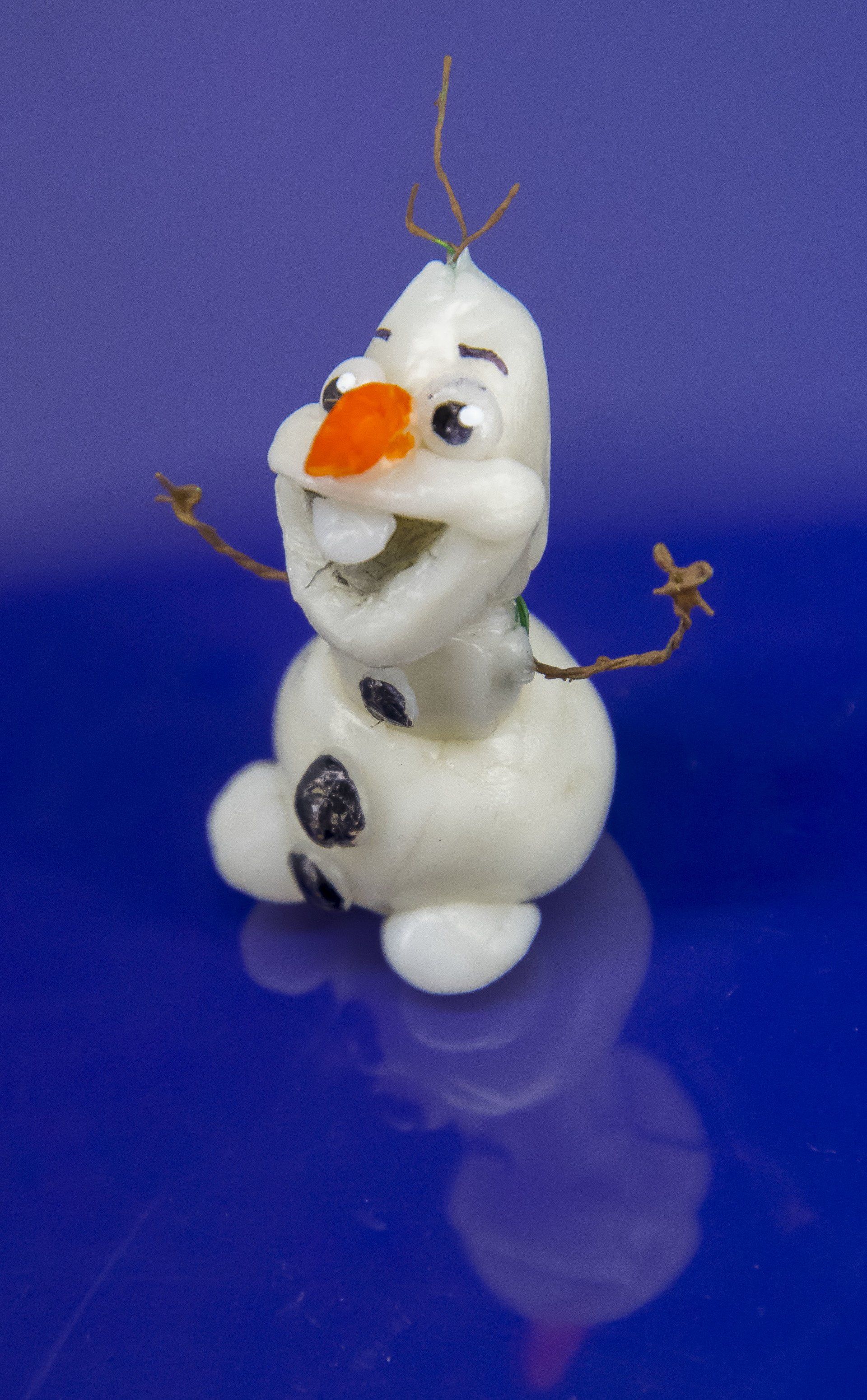 Olaf Figurine with FrogzEggz