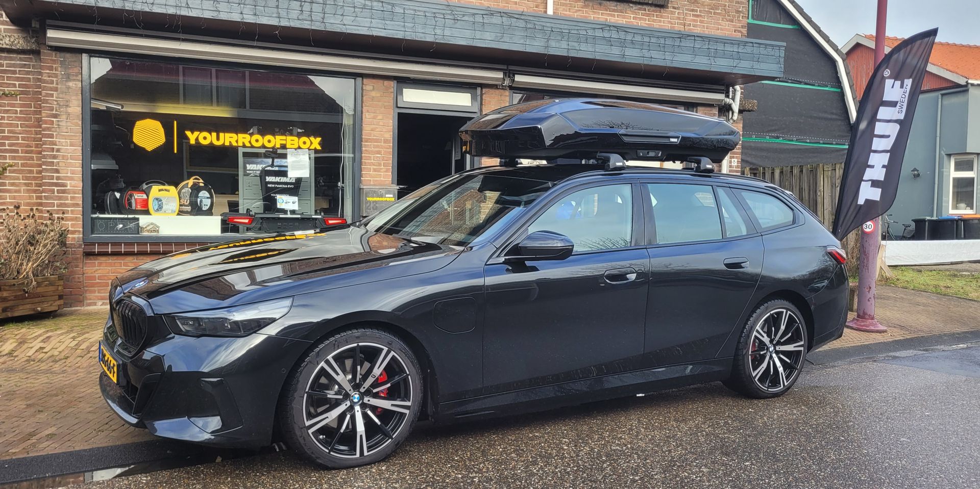 BMW 5 serie Thule motion 3XL wingbar edge black