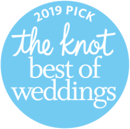 A blue circle that says the knot best of weddings