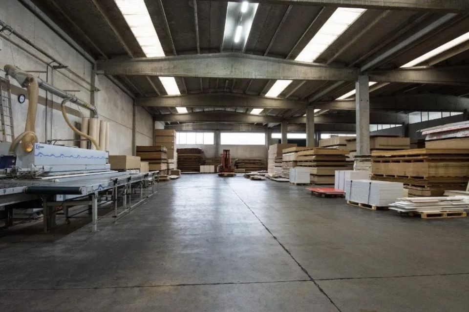 magazzino di pannelli in legno