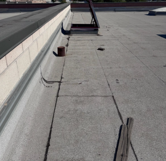 A picture of a roof with a 5 year transferable product warranty