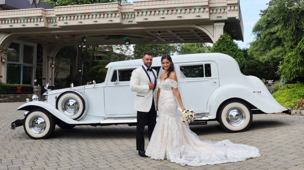 Experience Unmatched Elegance: The Rolls Royce Prinzing Wedding Limousine