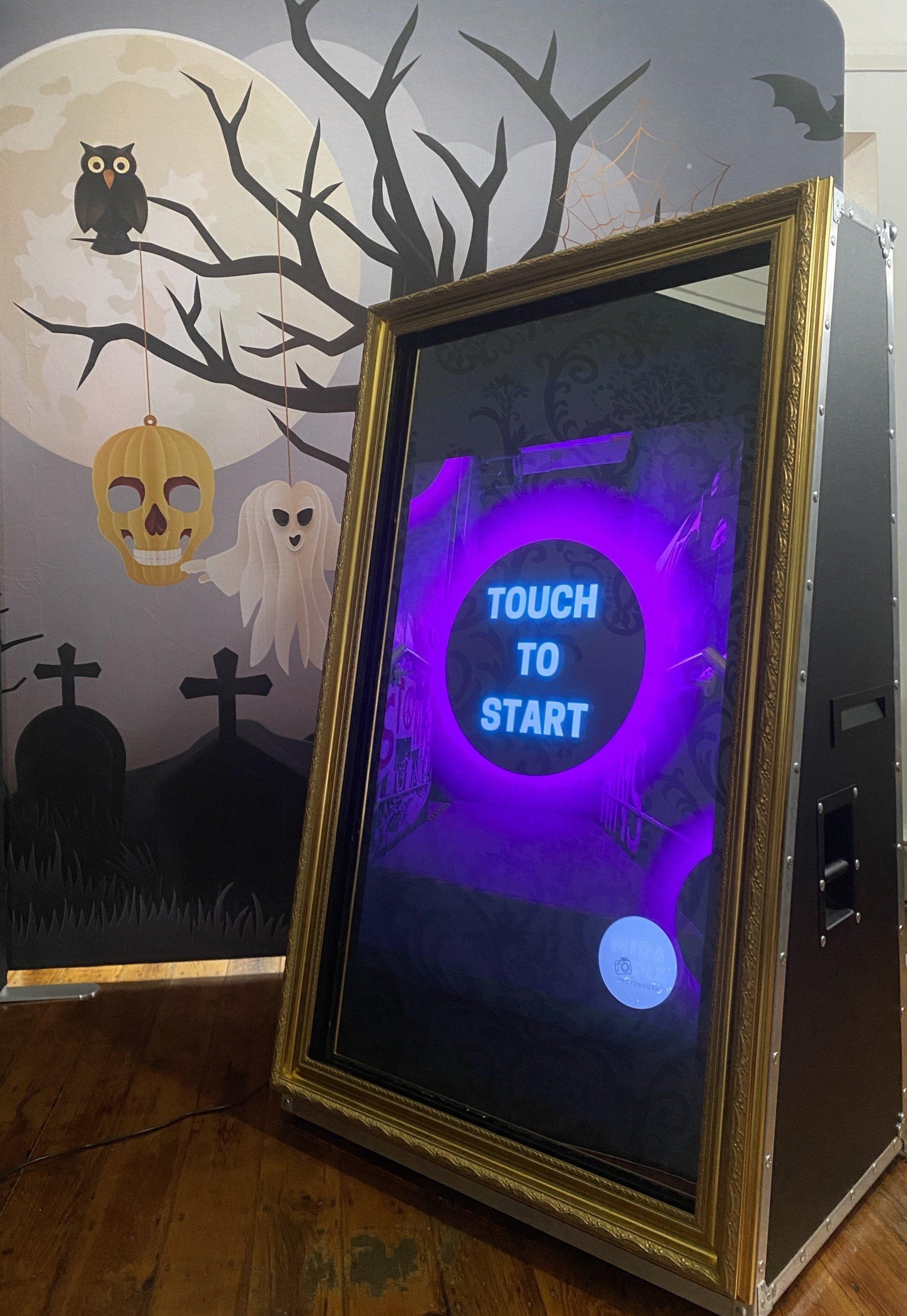 Image of a mirror photobooth