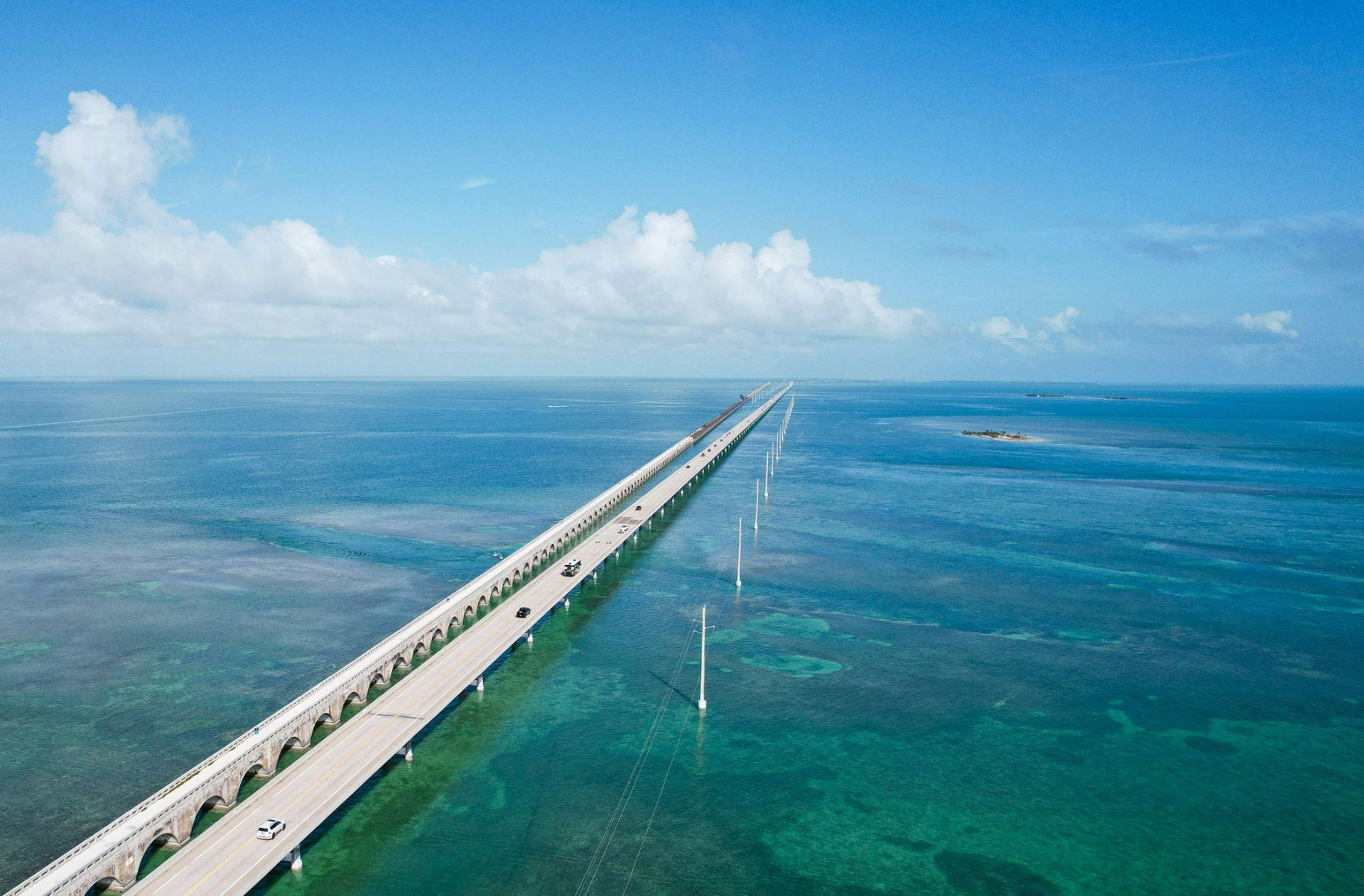 Seven Mile Bridge running across the Atlantic Ocean