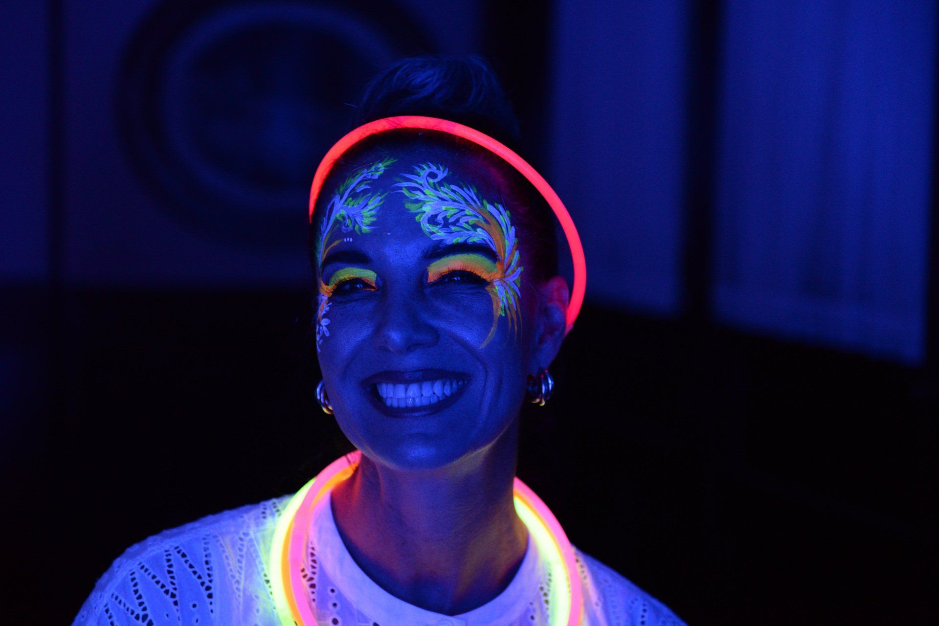 chicago glow in the dark black light kids party adult with glow in the dark headband and glow in the dark necklaces