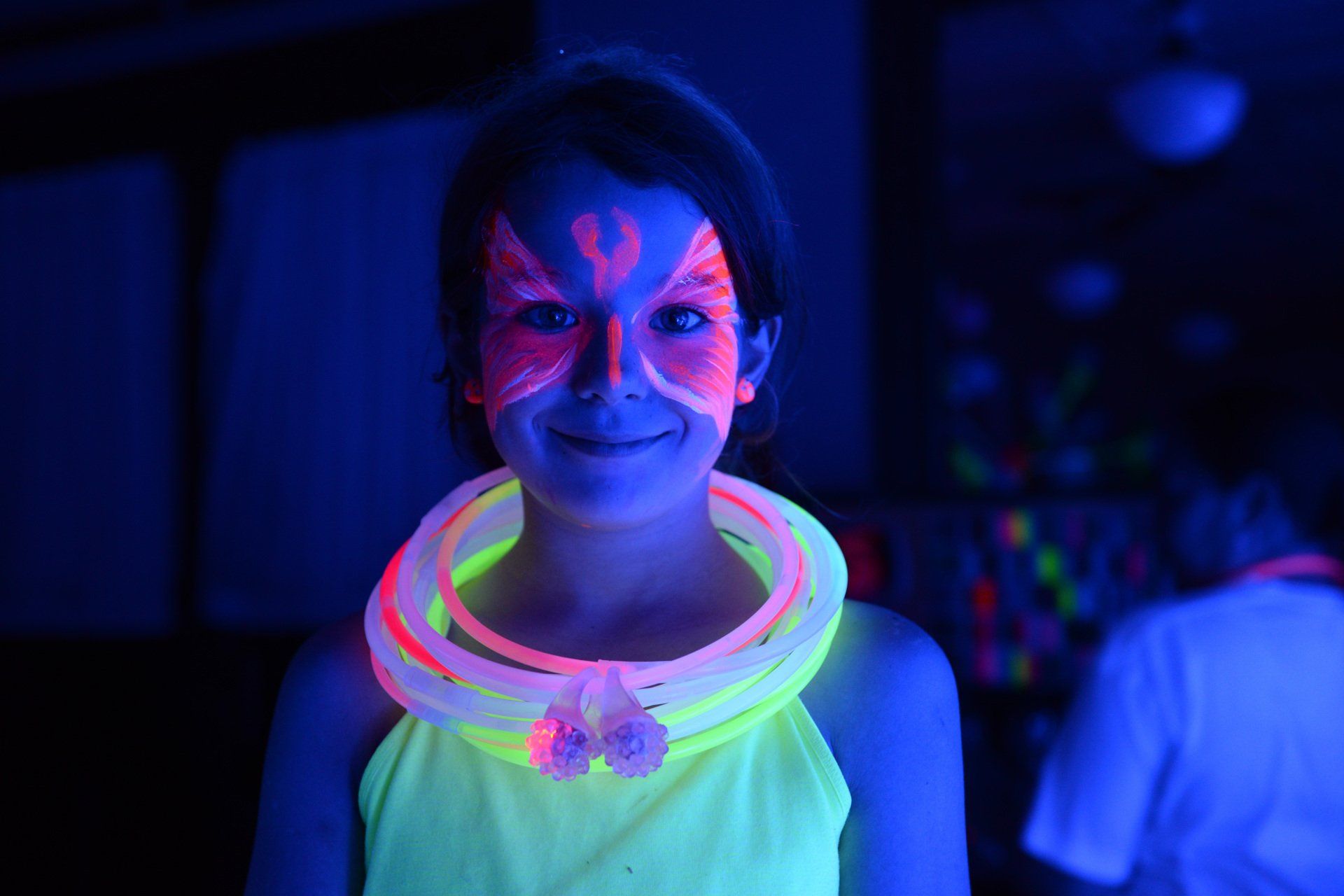 Chicago glow in the dark black light kids party little girl with face paint and glow necklaces