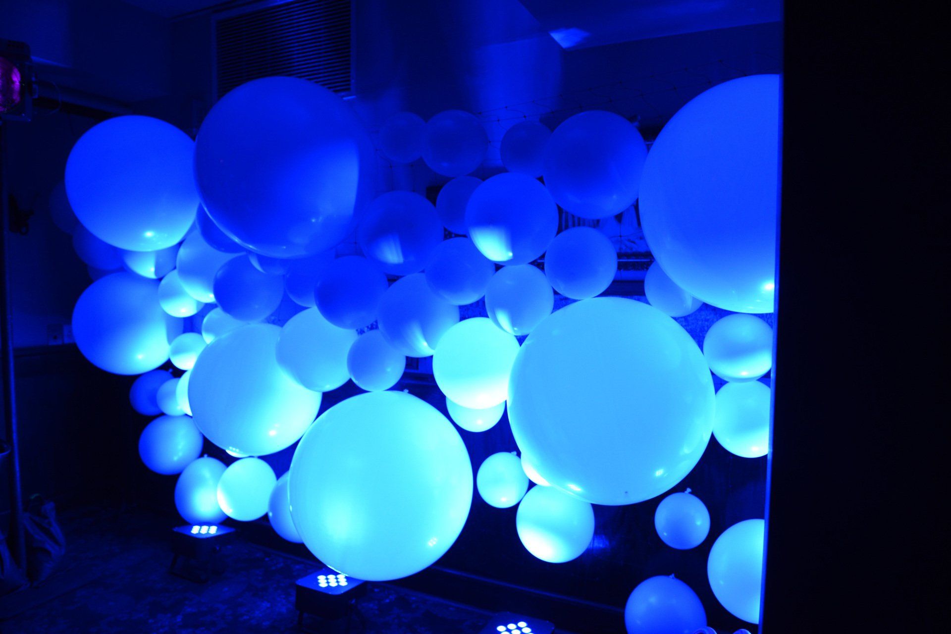 chicago glow in the dark black light kids party uv light with balloon wall