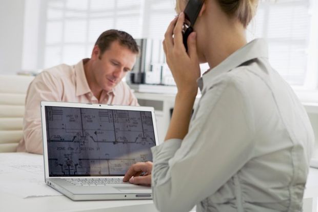 lady talking computer repairs in Timaru