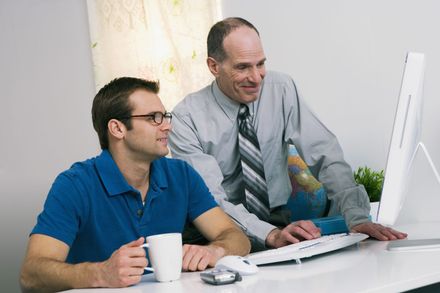 man receives computer support in Timaru