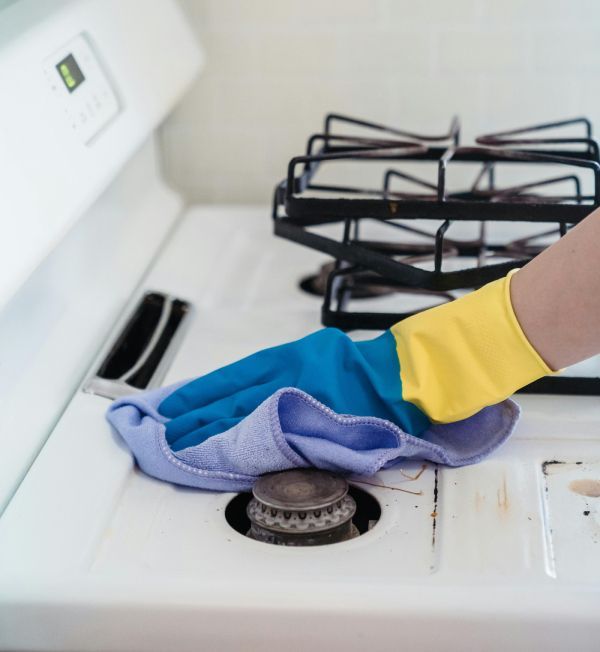 cleaning gas stove