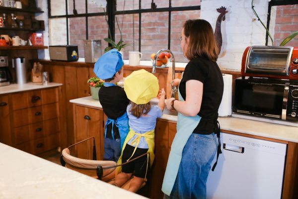 teaching kids to wash their hands