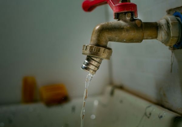 tap water leaks