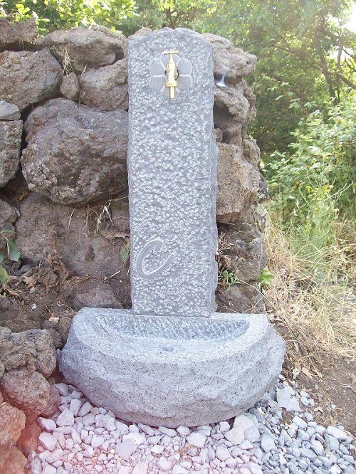 fontana in pietra