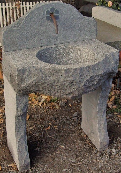 fontana in pietra lavica