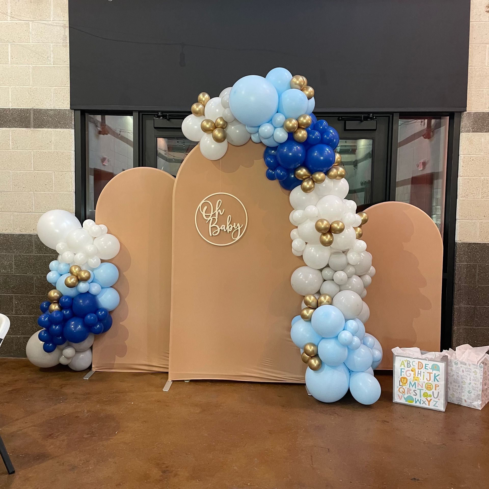 Chiara Walls with Balloons