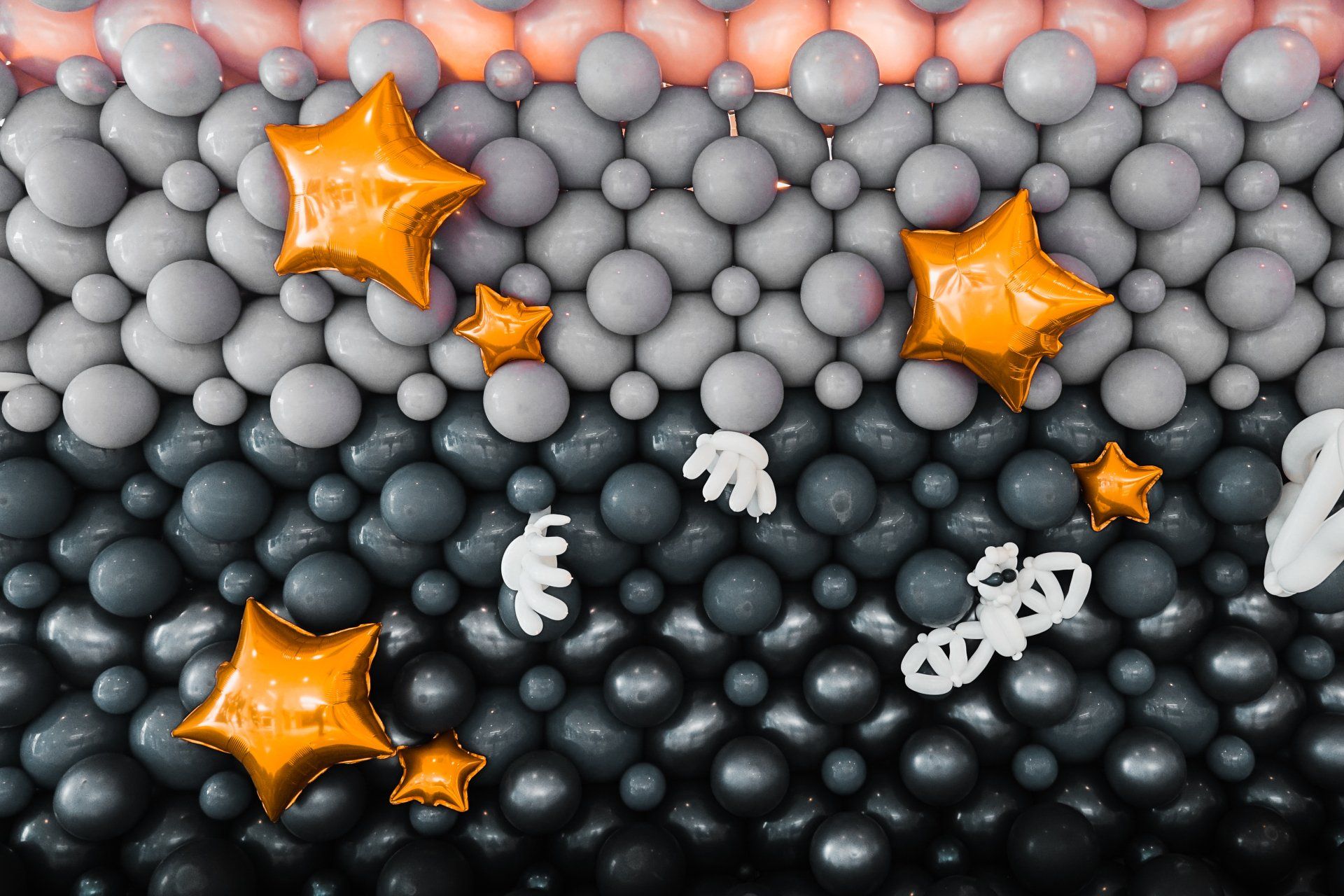 Black & Grey Balloon Wall