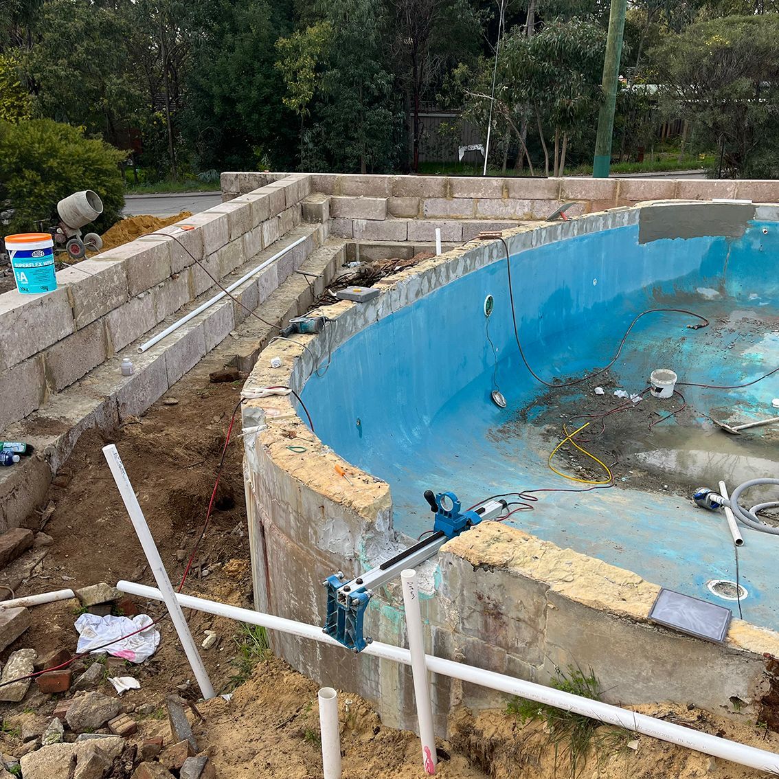 Swimming pool refitting