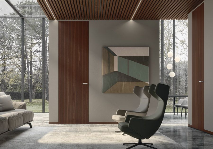 Interni moderni con porta marrone